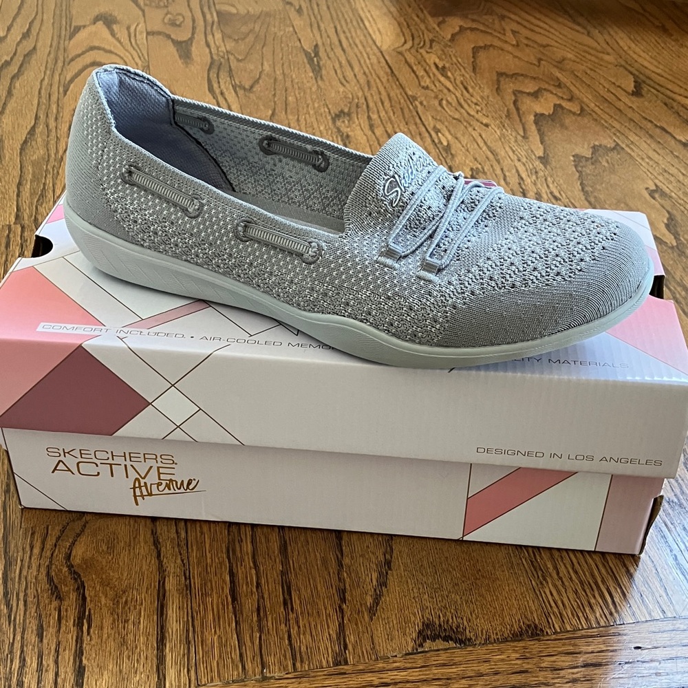 Skechers Women's Light Gray Knit Slip-Ons - NWT
